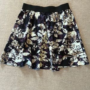 Women’s skirt, size M from Vera Wang. Variations of purple and cream.